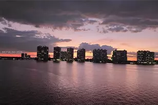 17878 N Bay Rd, Sunny Isles Beach, FL 33160 - Photo 7