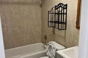 6930 Miami Gardens Dr, Hialeah, FL 33015 - Photo 15