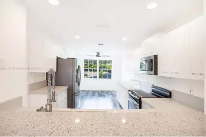 1998 NE 7th St #104, Deerfield Beach, FL 33441 - Photo 11