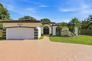 19601 SW 128th Ct, Miami, FL 33177 - Photo 5