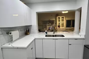 7303 NW 57th Dr, Tamarac, FL 33321 - Photo 5