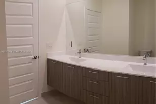 8363 NW 41st St, Doral, FL 33166 - Photo 9