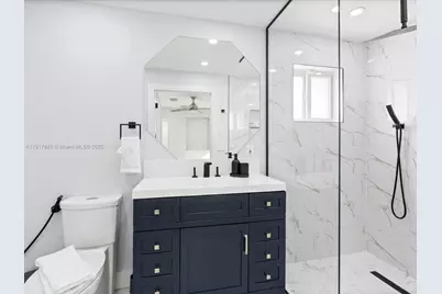 6820 SW 9th St, Pembroke Pines, FL 33023 - Photo 15