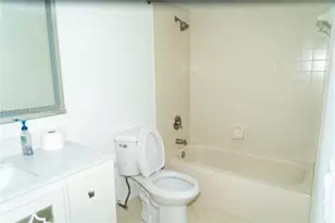 105 Lake Emerald Dr, Oakland Park, FL 33309 - Photo 23