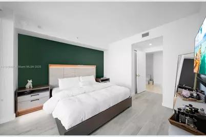 45 SW 9th St #3909, Miami, FL 33130 - Photo 11