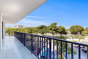 1000 Parkview Dr, Hallandale Beach, FL 33009 - Photo 5