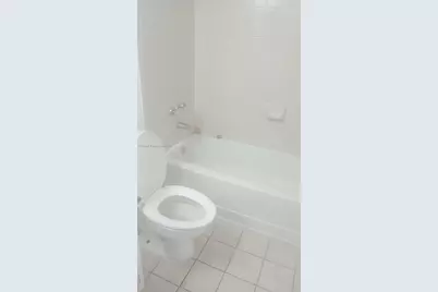 450 W Palm Cir W #104, Pembroke Pines, FL 33025 - Photo 11