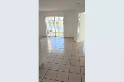 450 W Palm Cir W #104, Pembroke Pines, FL 33025 - Photo 3