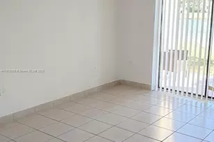 450 W Palm Cir W, Pembroke Pines, FL 33025 - Photo 7