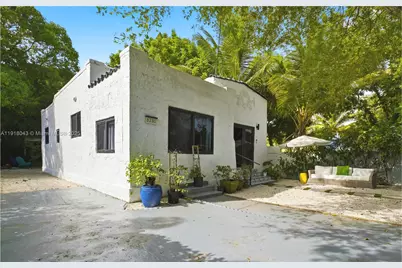 8270 NE 1st Pl, Miami, FL 33138 - Photo 17