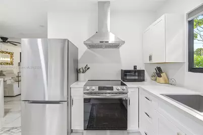 8270 NE 1st Pl, Miami, FL 33138 - Photo 25