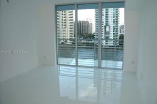 325 S Biscayne Blvd, Miami, FL 33131 - Photo 9