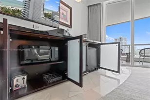 4391 Collins Ave, Miami Beach, FL 33140 - Photo 13