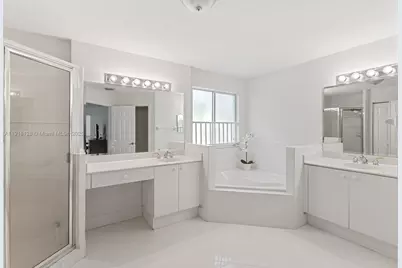 11505 NW 71st St, Doral, FL 33178 - Photo 17