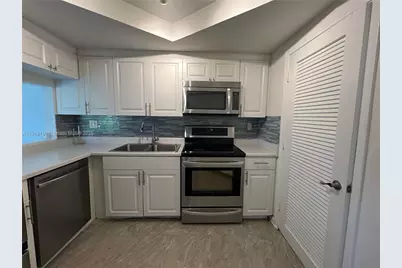 721 SE 1st Way #B18, Deerfield Beach, FL 33441 - Photo 1