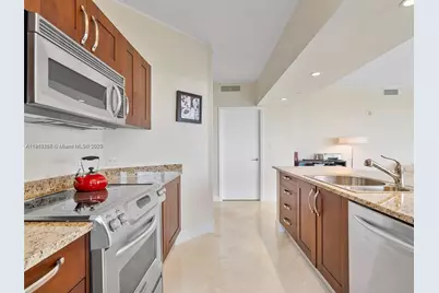 20000 E Country Club Dr #1102, Aventura, FL 33180 - Photo 9