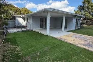 10890 SW 6th St, Sweetwater, FL 33174 - Photo 9