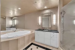 300 South Pointe Dr, Miami Beach, FL 33139 - Photo 15