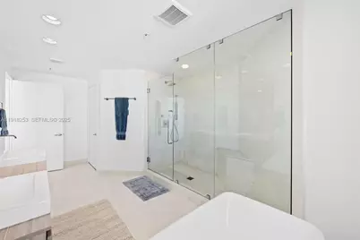 17111 Biscayne Blvd #2103, North Miami Beach, FL 33160 - Photo 13