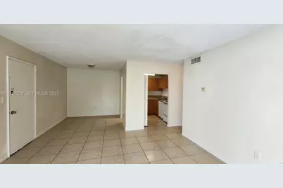 437 Executive Center Dr #209, West Palm Beach, FL 33401 - Photo 3