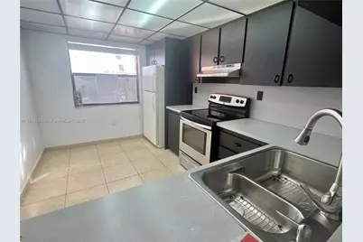 9961 NW 9th St Cir #8-18, Miami, FL 33172 - Photo 3