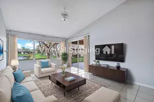 2437 S Coral Trace Cir, Delray Beach, FL 33445 - Photo 9