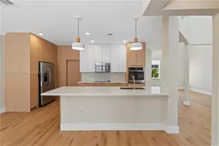 11032 NW 48th Ln, Doral, FL 33178 - Photo 9