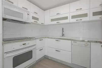 6580 Indian Creek Dr #310, Miami Beach, FL 33141 - Photo 13