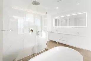 700 NE 24th St, Miami, FL 33137 - Photo 13