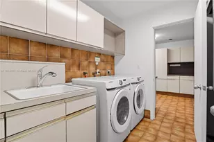 2475 S Bayshore Dr, Miami, FL 33133 - Photo 35