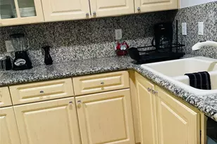 6340 NW 114th Ave, Doral, FL 33178 - Photo 11