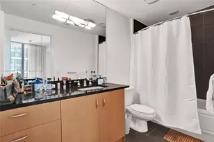 300 S Biscayne Blvd, Miami, FL 33131 - Photo 25