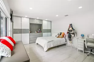 19494 NW 61st Ave, Hialeah, FL 33015 - Photo 9