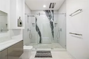 19494 NW 61st Ave, Hialeah, FL 33015 - Photo 7