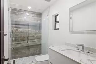 19494 NW 61st Ave, Hialeah, FL 33015 - Photo 13