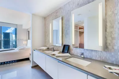 88 SW 7th St #2505, Miami, FL 33130 - Photo 11