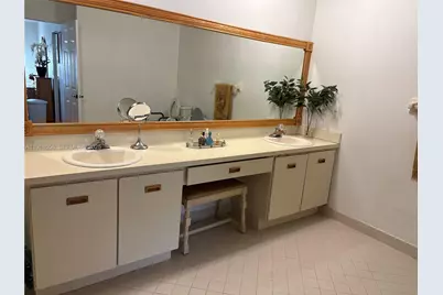 7809 NW 192nd St, Hialeah, FL 33015 - Photo 15