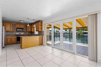 15504 Sharpecroft Dr #0, Miami Lakes, FL 33014 - Photo 25