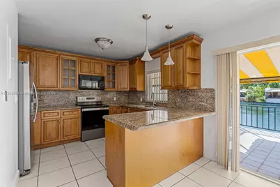 15504 Sharpecroft Dr #0, Miami Lakes, FL 33014 - Photo 27