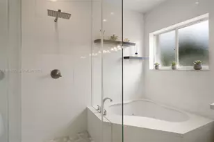 10794 NW 70th St, Doral, FL 33178 - Photo 29