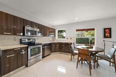 10794 NW 70th St, Doral, FL 33178 - Photo 15