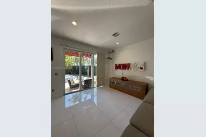 10794 NW 70th St, Doral, FL 33178 - Photo 11