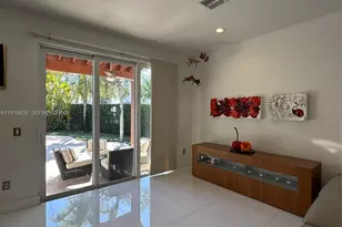 10794 NW 70th St, Doral, FL 33178 - Photo 11