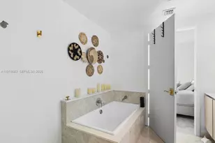 488 NE 18th St, Miami, FL 33132 - Photo 13