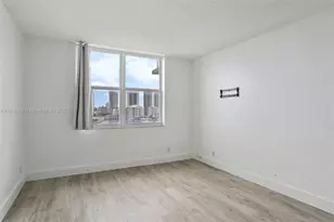 427 Golden Isles Dr, Hallandale Beach, FL 33009 - Photo 17