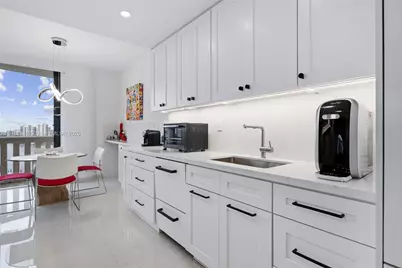 3000 Island Blvd #2404, Aventura, FL 33160 - Photo 11