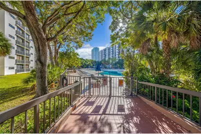 17011 N Bay Rd #718, Sunny Isles Beach, FL 33160 - Photo 3