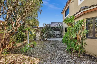 8249 NW 200th Ter, Hialeah, FL 33015 - Photo 29