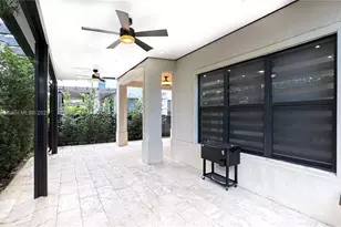 9735 W 34th Ct, Hialeah, FL 33018 - Photo 23