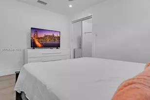 32 SW 9th St, Hallandale Beach, FL 33009 - Photo 9